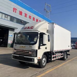 8-10 Ton Capacity JAC S9 Refrigerated Truck With 5.2m Refrigerated Box