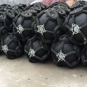 High Durability Yokohama Fender In Black For Ship Collision Prevention