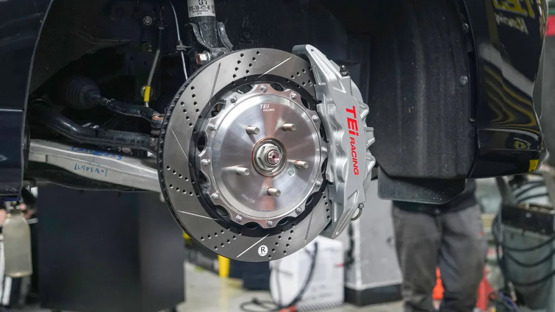 Front Big Brake Kit 6 Piston Caliper With 355x28mm Rotor BBK Auto Brake System For Honda Odyssey 18 Inch Car Rim