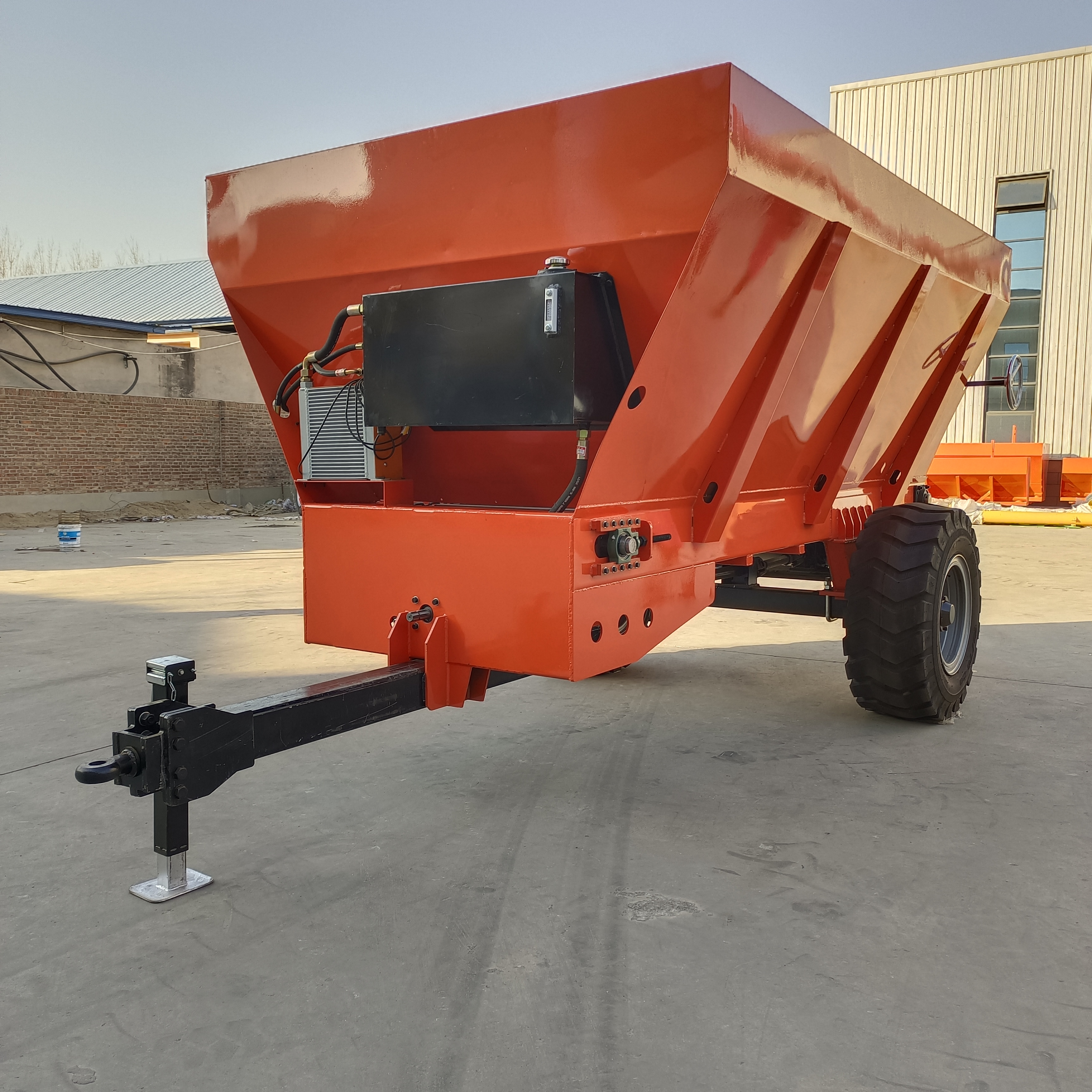 PTO-driven Dual-disc Tractor Mounted Fertilizer Spreader with Hydraulic Control