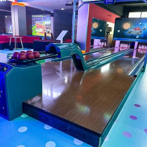 Indoor Bowling Lane Machine with 2000kg Capacity 590X240X240 cm Dimensions and 1