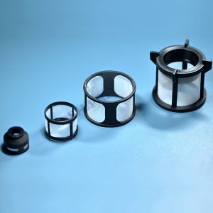 Molded Filtration Devices With Integrated Mesh Inserts