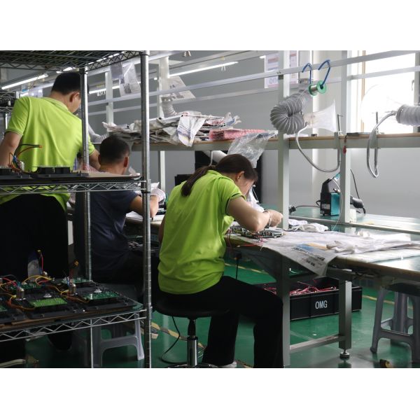 Solar Generator Charging Portable Power Station 672Wh Emergency Power Backup 600 Watt