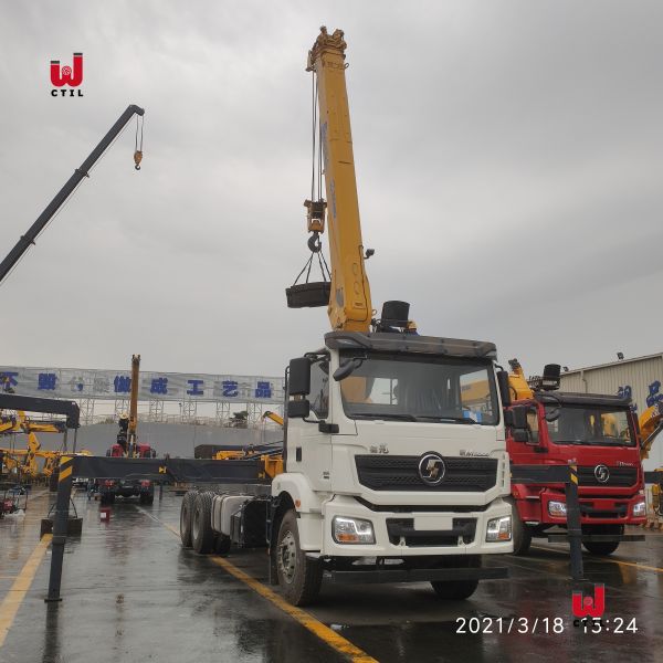 Quality SHACMAN 6X4 Truck Mounted Crane 380HP Truck With Crane wholesale