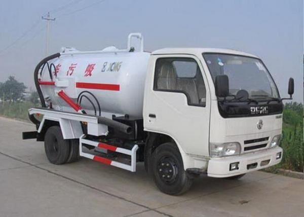 6.5L Energy Saving Special Purpose Vehicles , Suction Truck For Noncorrosive