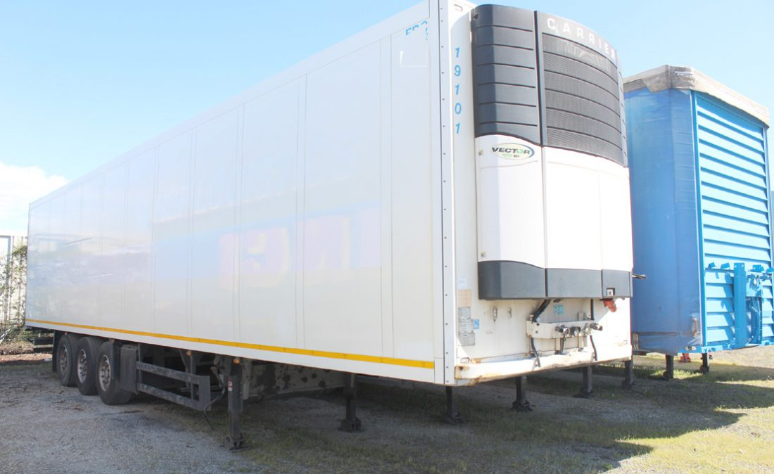 China Diesel Fuel Type Refrigerator Box Semi Trailer 30T Load Capacity on sale