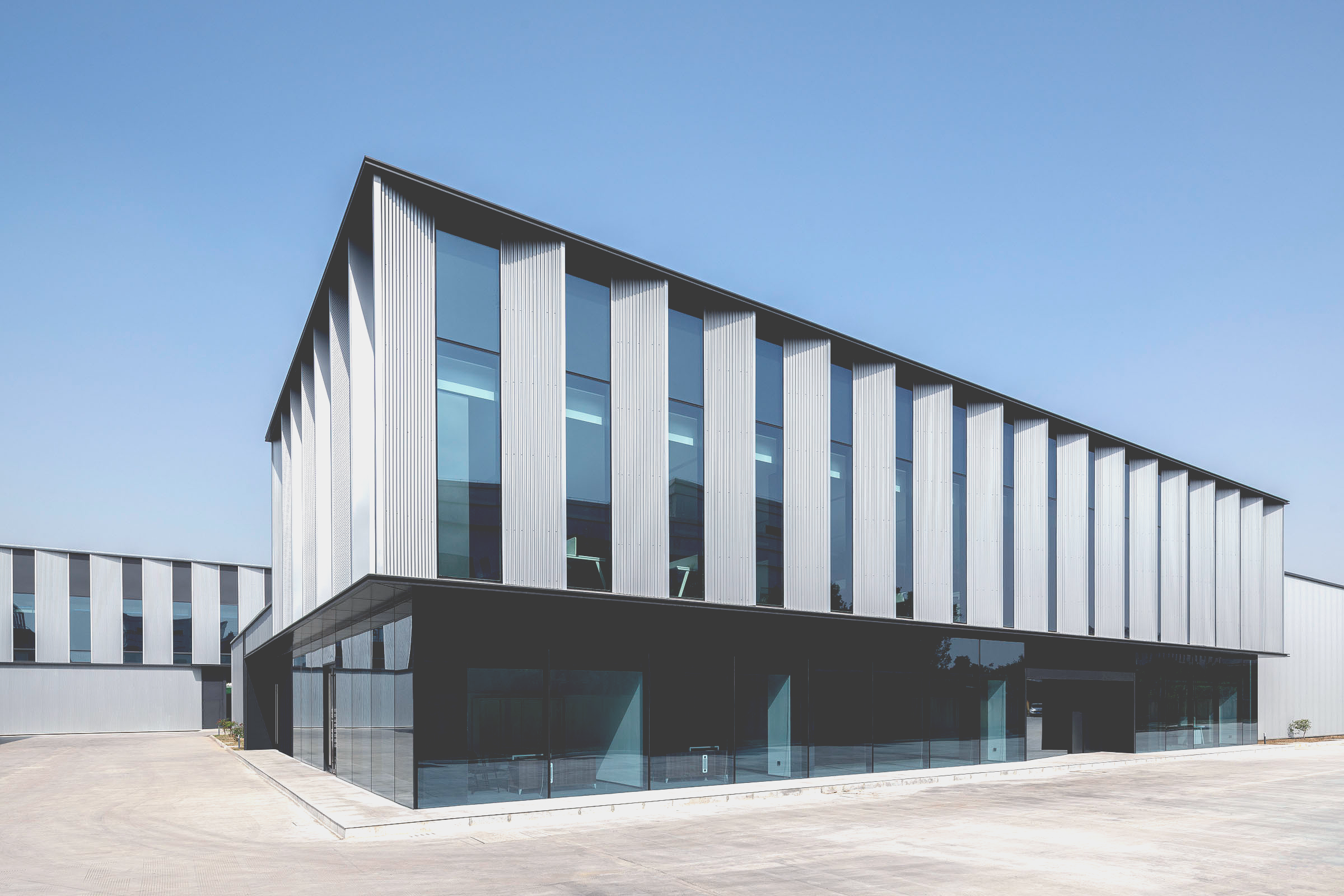 Q355B Steel Structure Warehouse with Optional Lighting System and Drawing Plan