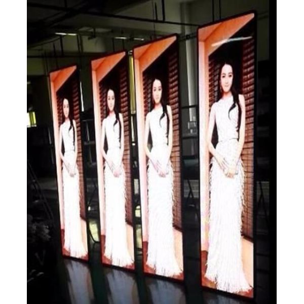 Durable Led Mirror Outdoor Poster Display Supports Internet , 100000 Hrs