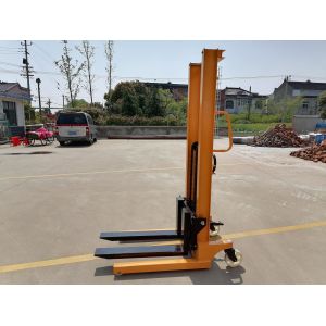 Hand Hydraulic 1.6m High Stacker Truck Warehouse Loading And Unloading Truck 1T