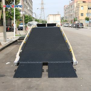 Mechanism Steel Hydraulic Dock Ramp 10000kgs Mobile Loading Dock Ramps