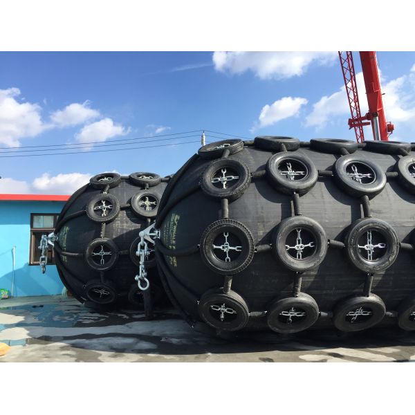 Quality ISO17357 Pneumatic Rubber Fender Marine Rubber Fender CCS BV Certification wholesale