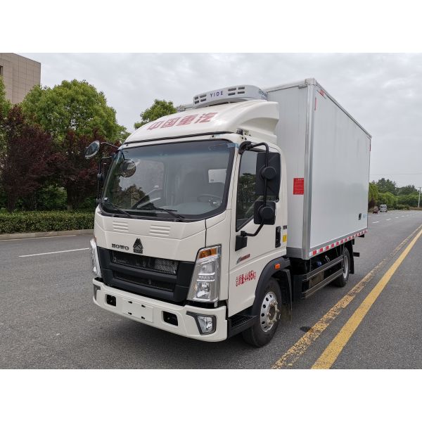 Quality 160hp Truck With Refrigeration Howo 18 Cubic Van Weichai Engine 4*2 Drive Mode wholesale