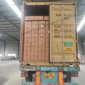 Smooth Surface Non-Slip Wire Shirt Hangers with Non-Slip Design and Shirts