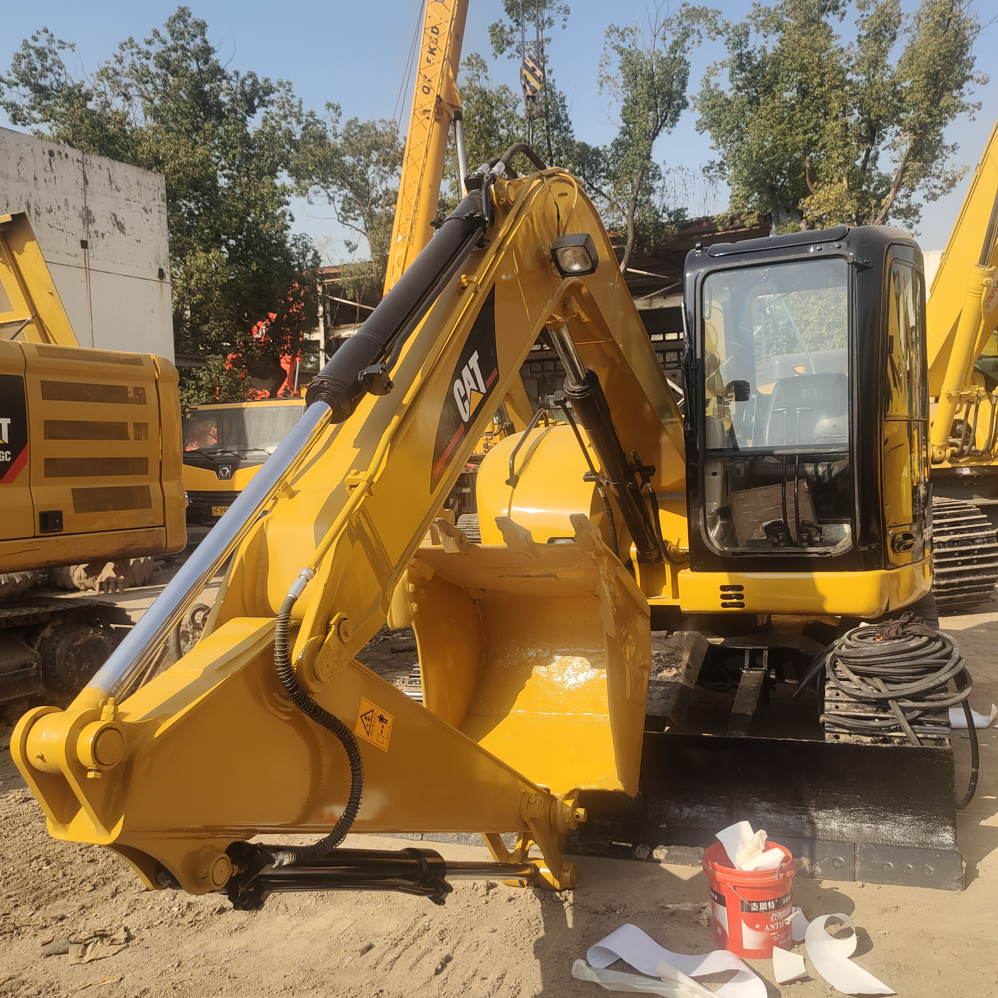 second had excavator in good condition ,welcome to inquire