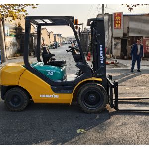 Komatsu 30 3 Ton Second Hand Diesel Forklifts Three Stages And With Side Shift