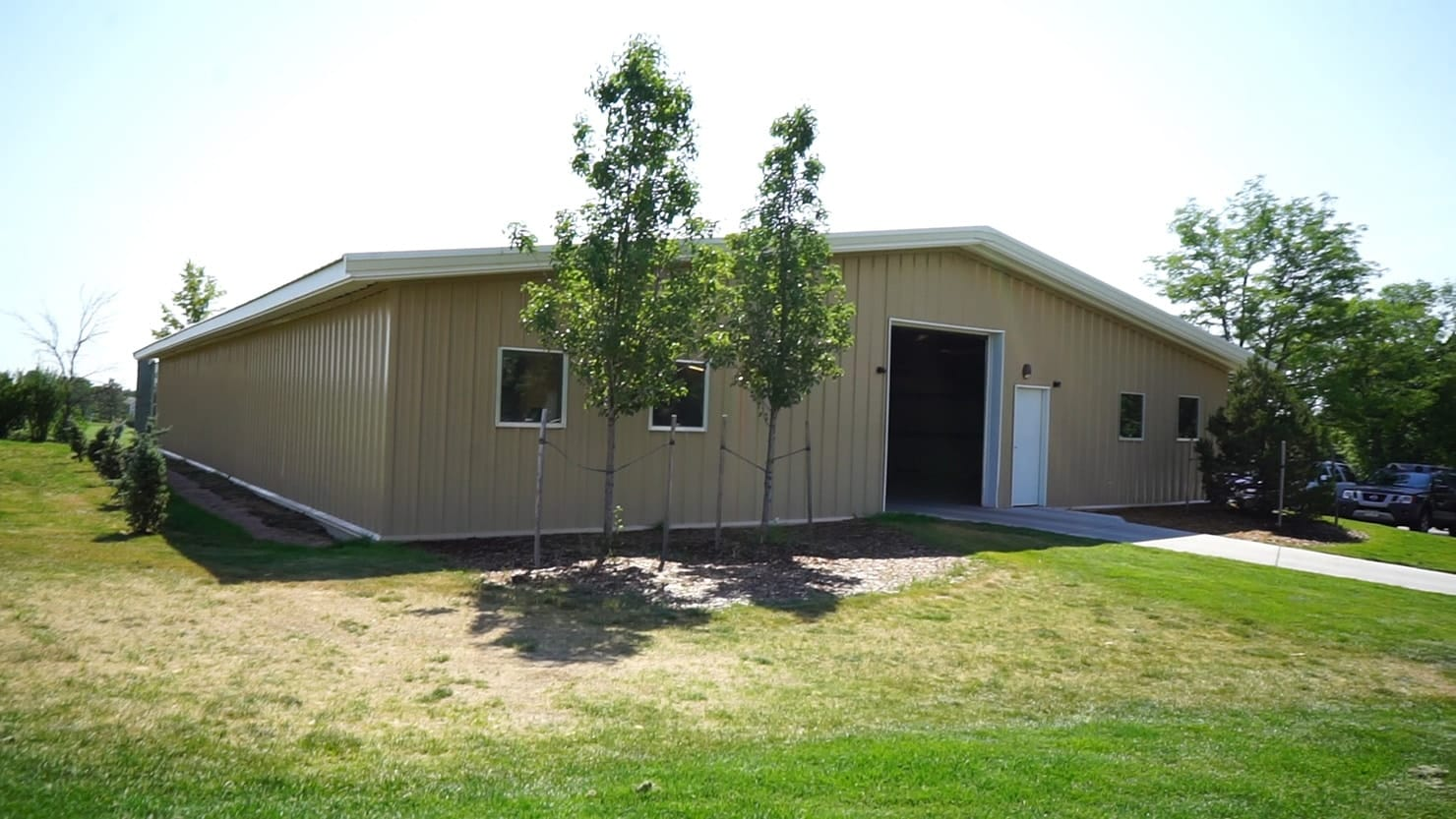 China Custom Prefab Steel Structure Golf Car Garage Shed Shelter Steel Structure Garage