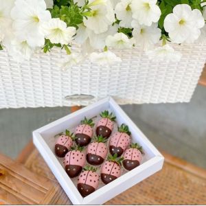 Folded White Strawberry Chocolate Container Box Packing With Clear Window