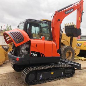 0.21 m3 Bucket Capacity Doosan DX55 Crawler Chain Excavator in Korea with Strong