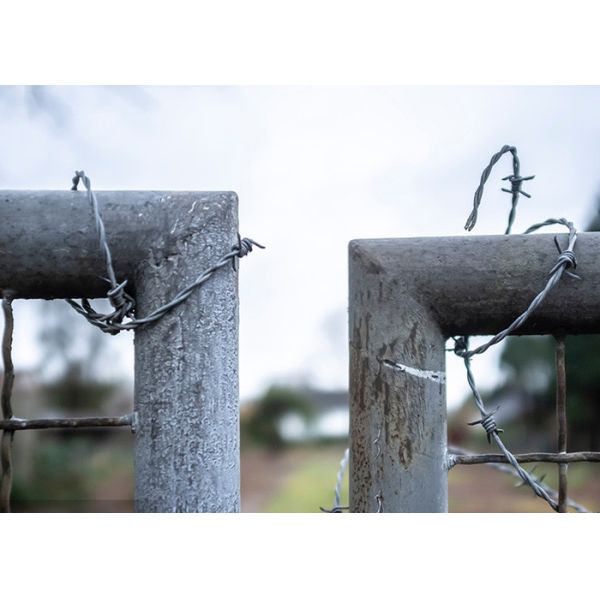 Quality Rust Resistance Twist 3or 4inch Barb Distanc Hot Dipped Galvanized Barbed Wire wholesale