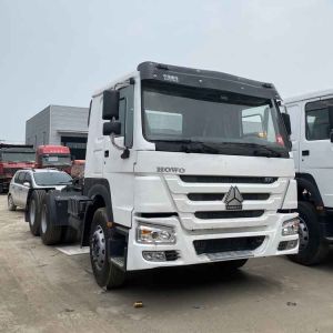 High Capability Sinotruk Howo Cng Tractor Truck Multimedia System Yes 6800x2496x