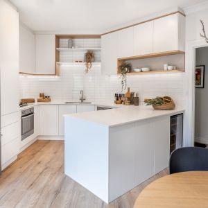 U Shape Matte White Melamine Small Modular Kitchen Cabinets With Handless Design