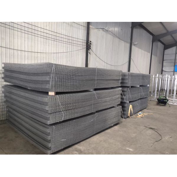 4" Openning Galvanized Welded Mesh Panel Black Carbon Steel Construction