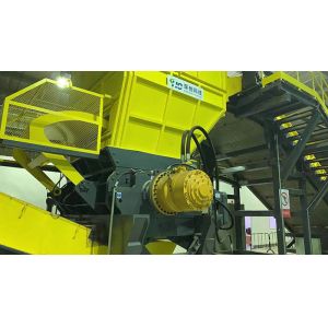 RDF SRF Industrial Waste Shredder , Crusher Plastic Bucket Shredder In Japan 1
