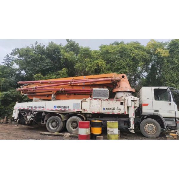 Good Condition 2013 Orange Zoomlion 43m Concrete Pump Benz Truck Feeding Height 1400mm