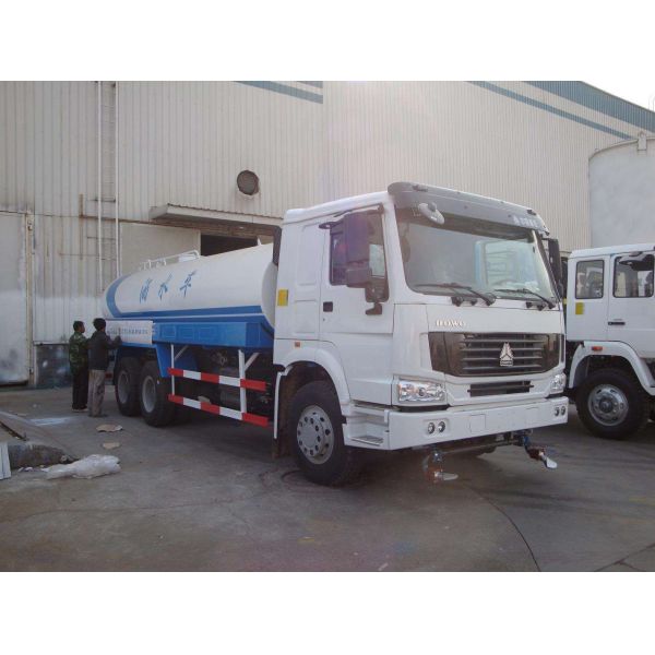HOWO 336hp Used Water Trucks LHD Driving Type Easy Operation For Road Cleaning