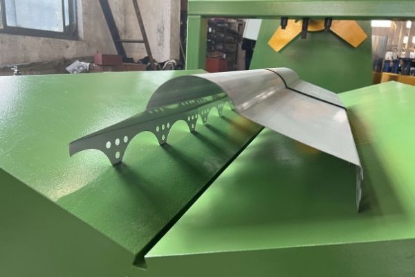7.5 KW Motor Power Ridge Capping Roll Forming Machine with Perforation