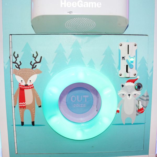 Gift Ball Fallen Kids Game Machine / Three Player Coin Prize Machine