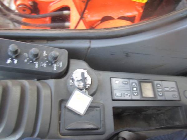 Hitachi ZX130 Used Crawler Excavator 20T weight with ISUZU engine and Original Paint