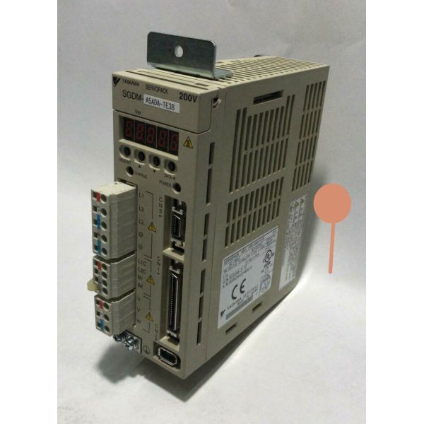 Yaskawa SGDM-A5ADA-TE3B AC SERVO AMPLIFIER 200-230V 0.5A 0.05KW NEW