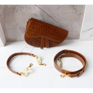 26cm 6cm 18cm Crocodile Saddle Bag With Wide Strap Moderate Hardness