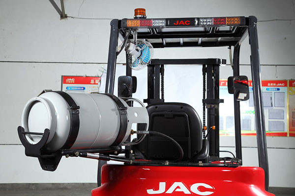 Quality JAC Sit Down 1.8 Ton LPG Forklift Trucks High Performance Low Emissions wholesale