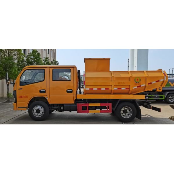 Sealed Waste Dump Truck With Self Dumping Function Residential Areas Garbage