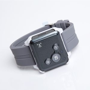 Real time gsm tracking device insert sim card gsm gprs tracker for kids/old