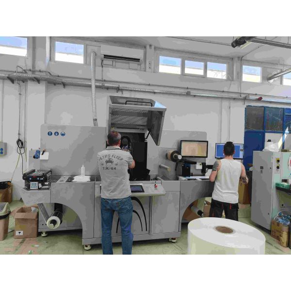 Digital UV Inkjet Varnish Printing Machine With Variable Image System JPEG And