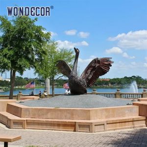 Forest Decoration Metal Water Fountain Sculpture Life Size Swan