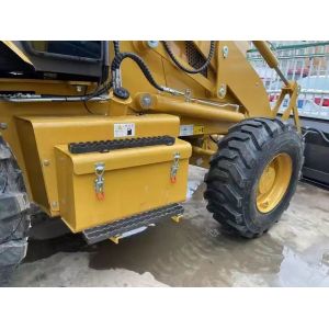 Second Hand 420 Loader with 379L Fuel Capacity 3.3M Bucket Low Mileage