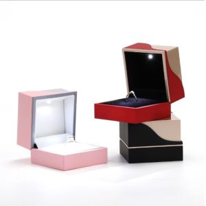 High Grade Leather Jewelry Box with Velvet Lining and Custom Logo for Rings and