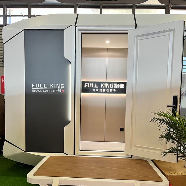 Eco Friendly K9 Space Capsule Ideal Solar Powered Portable Accommodation