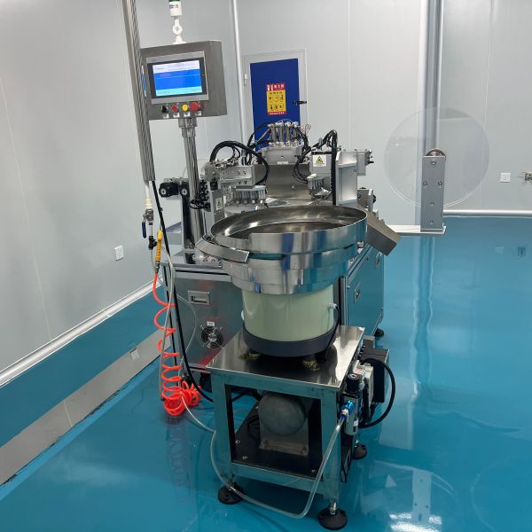 Automated lining machine with automatic punching and cutting of pads for