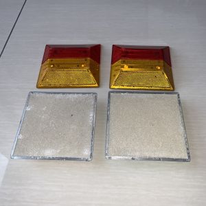 100*100*20mm PMMA Solar Road Stud with LED Yellow Flashing and 160g Weight for
