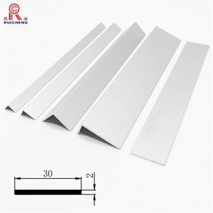 China Modern Aluminium Extrusion Angle , L Shape 4x4 Aluminum Angle Tearproof on sale