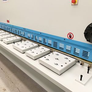 6x4000mm Hydraulic Guillotine Shearing Machine With CNC Control Panel For Easy