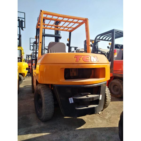 Quality 5T Used Diesel Forklift TCM FD50 Triple Mast With ISUZU Engine High Performance wholesale