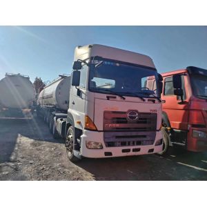 China Used Tractor Head For Africa Hino 700 Leaf Spring High Roof Cabin 6*4 Heavy Duty Truck Durable on sale