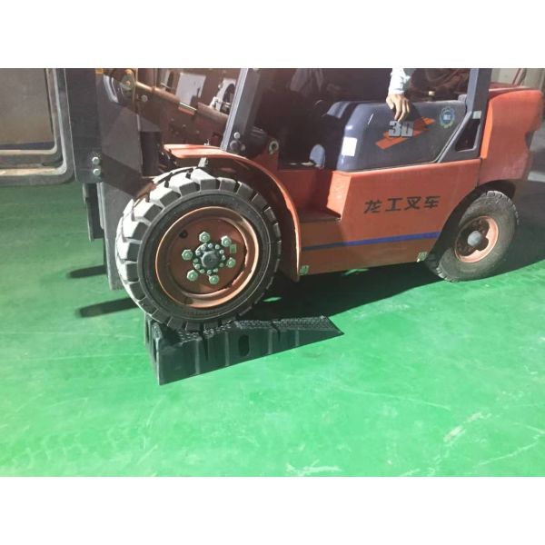 Black SUV Sturdy 2T Heavy Duty Plastic Car Ramps