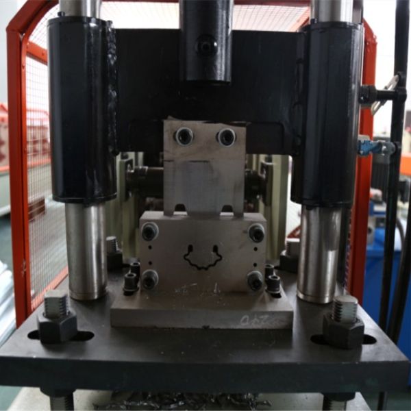 2-3 m/min Vineyard Post Metal Roll Forming Machine With Hydraulic Punching